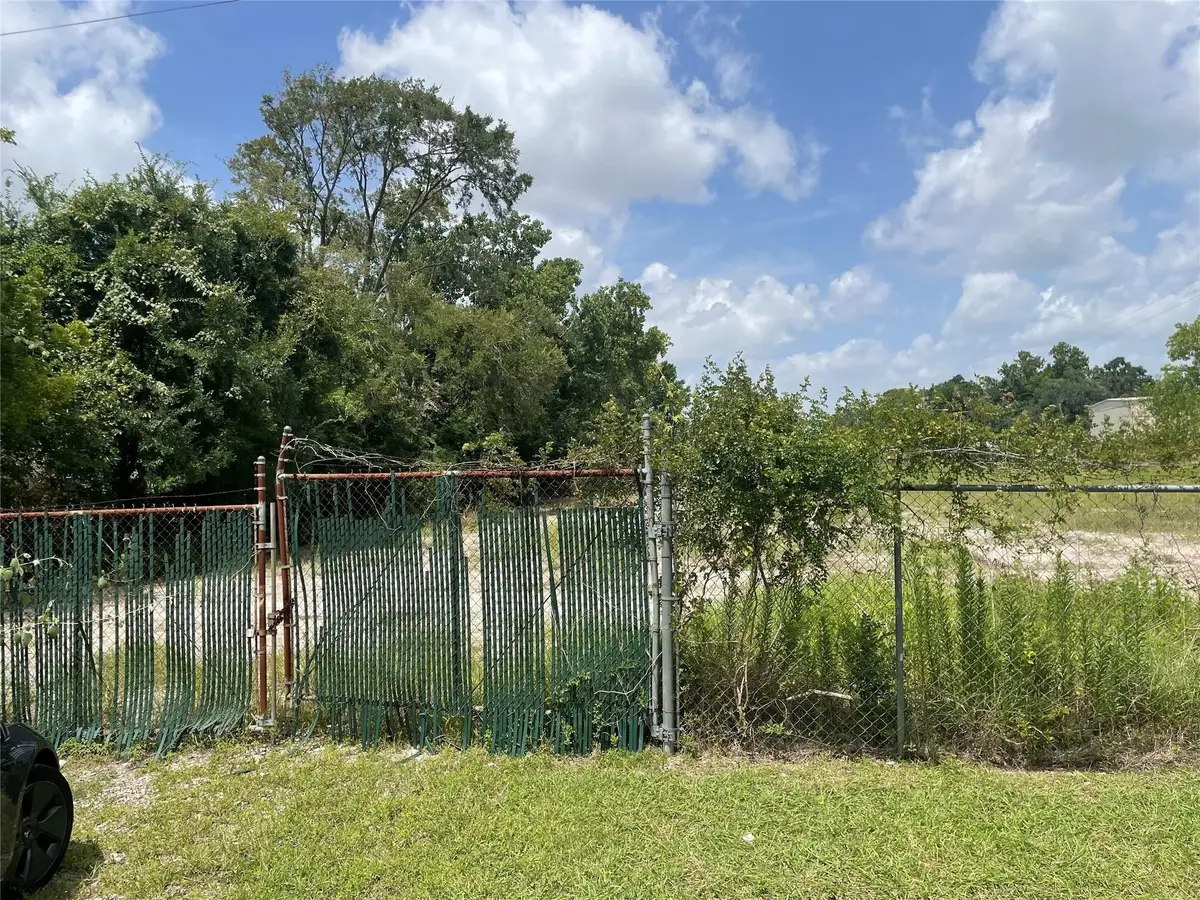 5151 Lotus Street, Houston, TX 77045 - Image #1