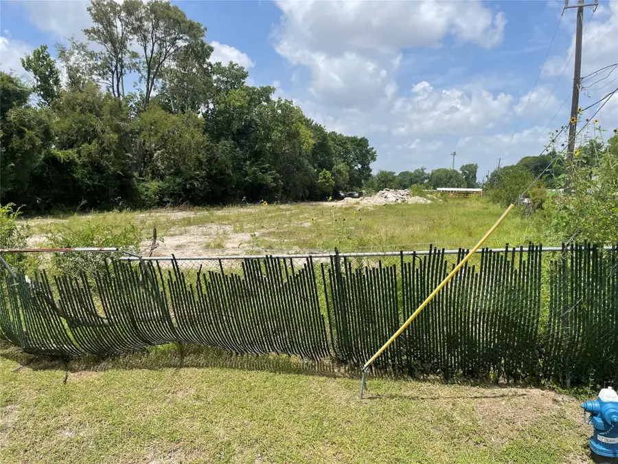 5151 Lotus Street, Houston, TX 77045 - Image #3