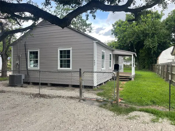 407 N Magnolia Street, Highlands, TX 77562