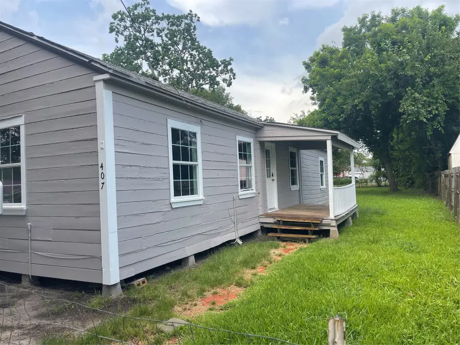 407 N Magnolia Street, Highlands, TX 77562 - #2