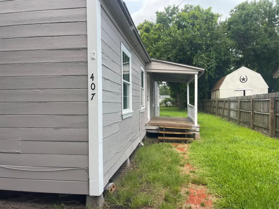 407 N Magnolia Street, Highlands, TX 77562 - #3