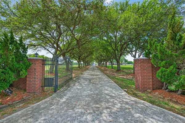 1608 Krenek Road, Crosby, TX 77532