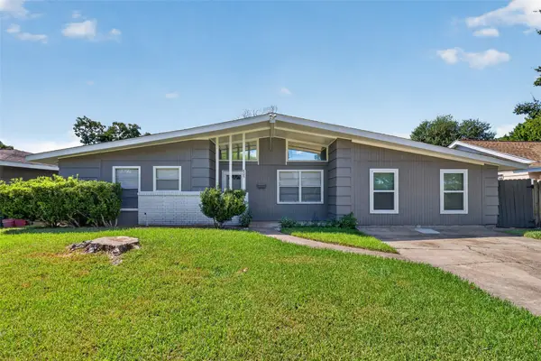805 N 12th Street, La Porte, TX 77571