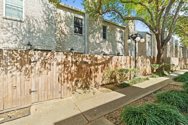 17491 Red Oak Drive #7491, Houston, TX 77090