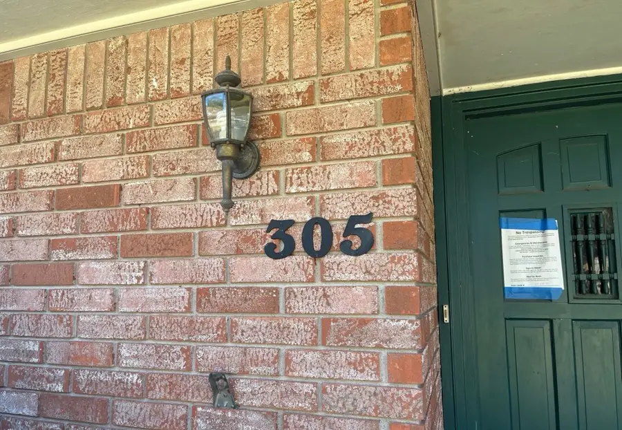 305 Leonard Street, Angleton, TX 77515 - Image #2