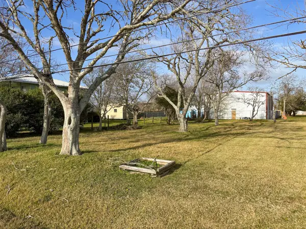 TBD 4th Street, Dickinson, TX 77539