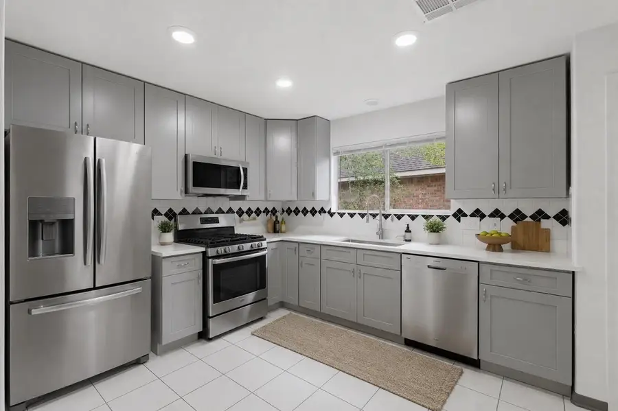 97 N Hollylaurel Circle, The Woodlands, TX 77382 - #3