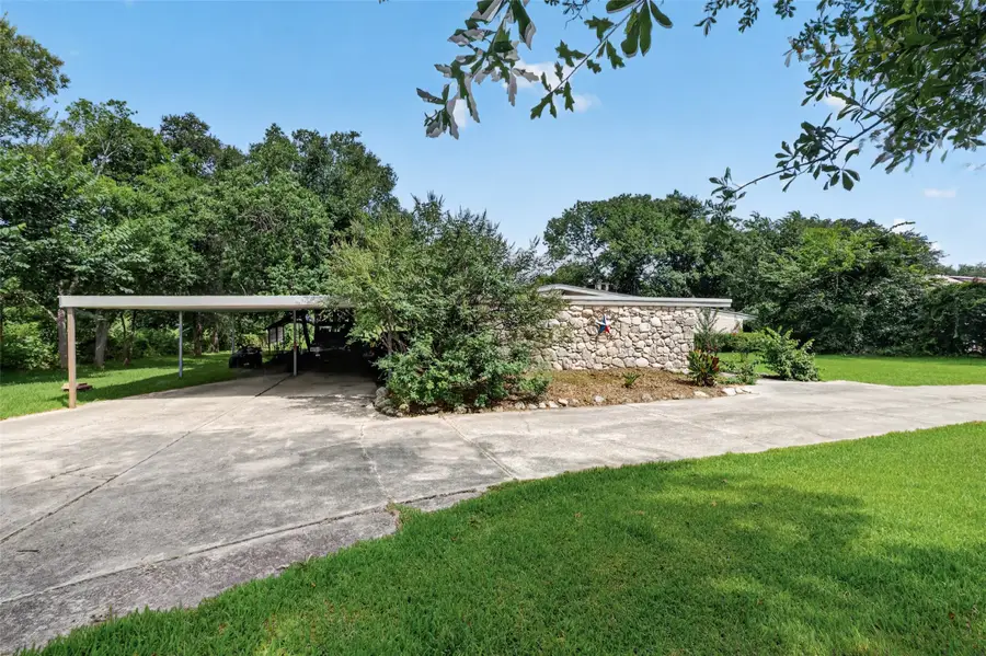 182 N Burnett Drive, Baytown, TX 77520 - #3