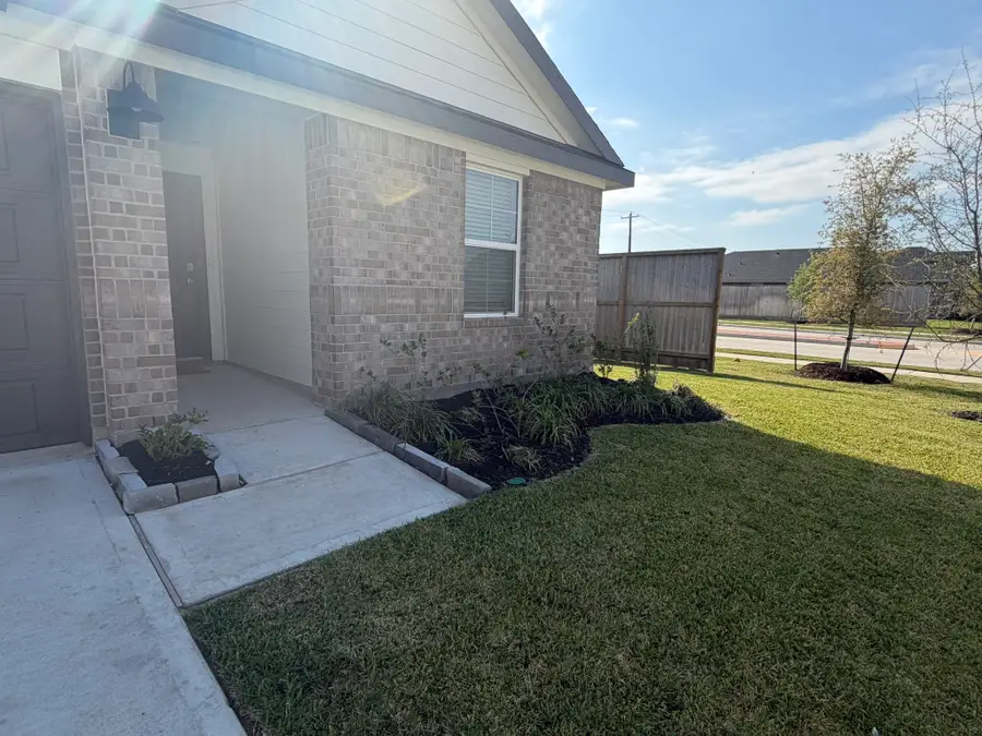 523 Robin Street, Angleton, TX 77515 - #3