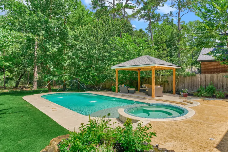 168 W Shadowpoint Circle, The Woodlands, TX 77381 - #2