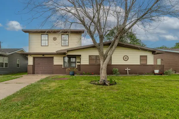 711 S 6th Street, Nederland, TX 77627