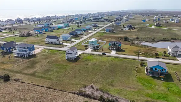 18047 Shaman Drive, Galveston, TX 77554