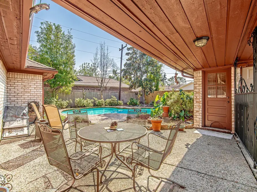 2310 Brooktree Drive, Houston, TX 77008 - Image #2