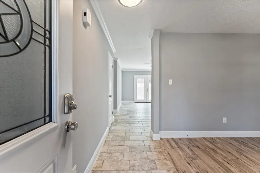 215 Hillcrest Drive, Conroe, TX 77303 - Image #3