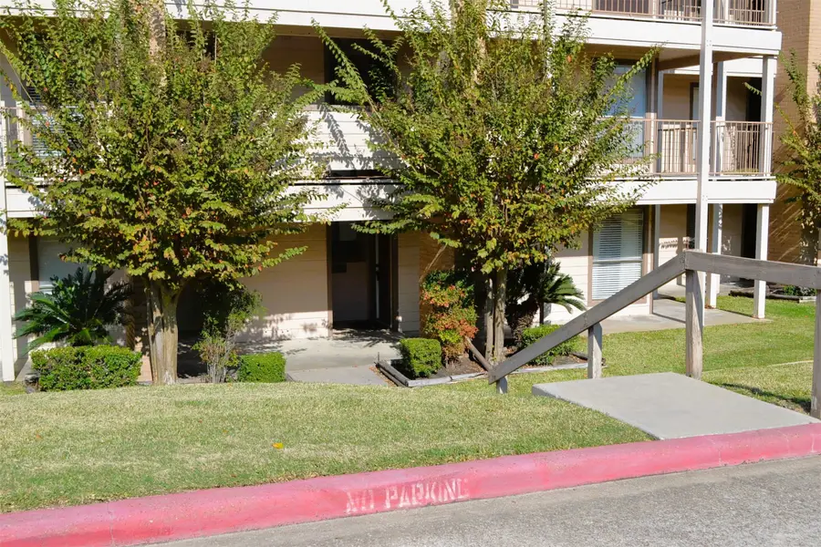 102 Lakeview Terrace #D, Montgomery, TX 77356 - Image #2