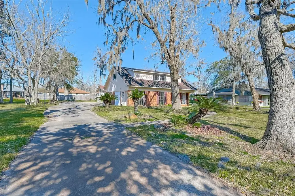 444 Southern Oaks Drive, Lake Jackson, TX 77566 - #1