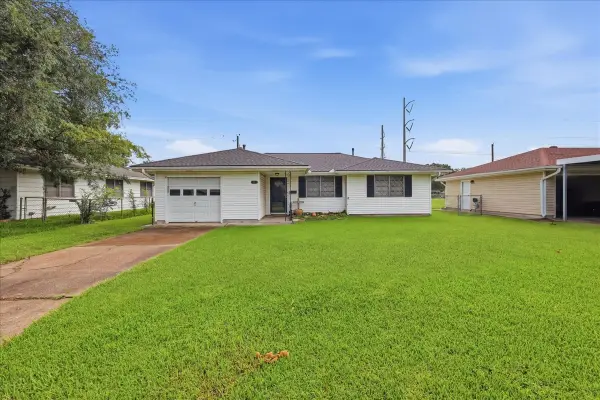 611 S 16th Street, Nederland, TX 77627