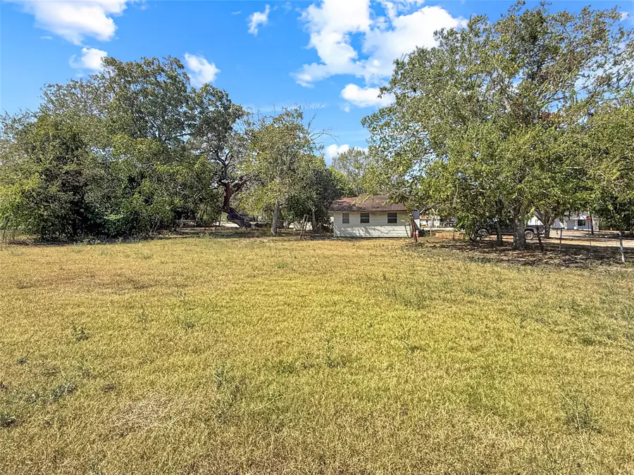 416 N Penn Street, Flatonia, TX 78941 - #2