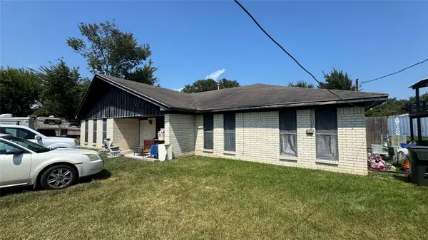 4717 17th Street, Bacliff, TX 77518