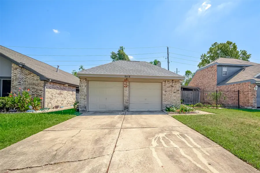 8618 Scenic Green Drive, Houston, TX 77088 - Image #2