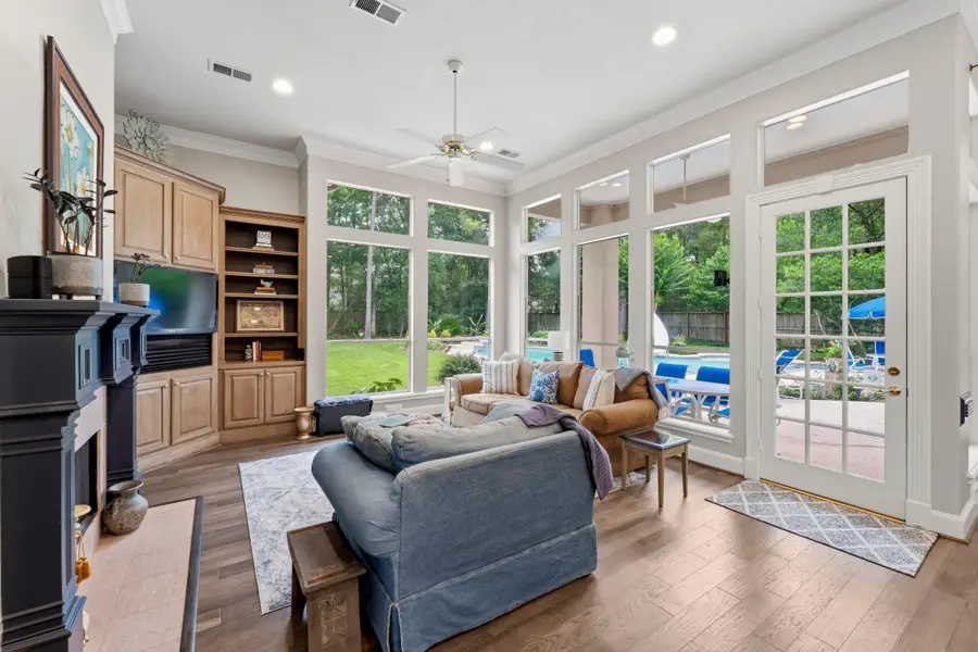54 N Wooded Brook Circle, The Woodlands, TX 77382 - #3