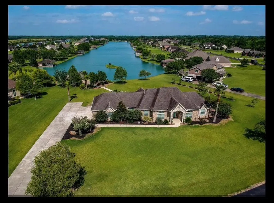 422 Lago Circle Drive N, Santa Fe, TX 77517 - Image #1