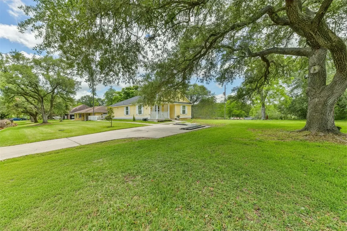 207 Oakridge Drive, Hitchcock, TX 77563 - #1