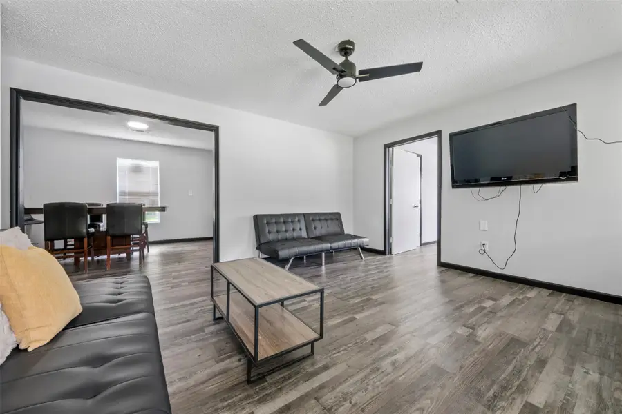 541 Trails End Drive, Cleveland, TX 77328 - Image #3