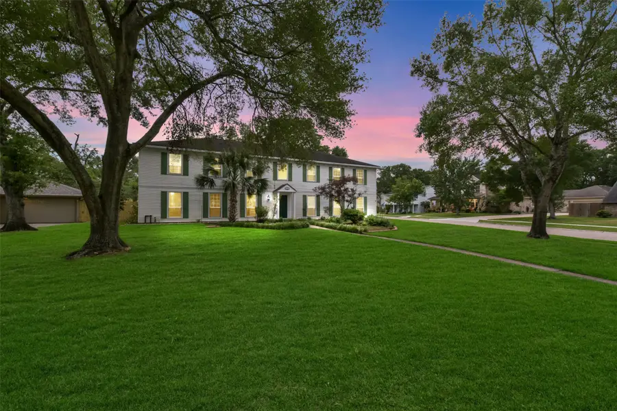 302 Hickory Ridge Drive, El Lago, TX 77586 - Image #2