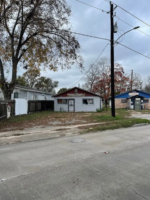 7413 W Montgomery Road, Houston, TX 77091