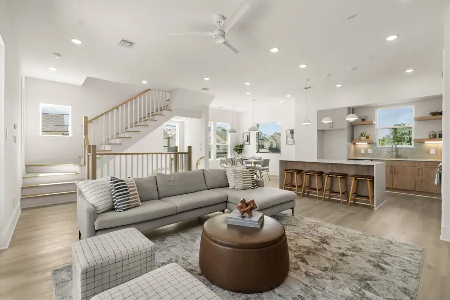 611 Skyland Terrace Way, Houston, TX 77009 - #2