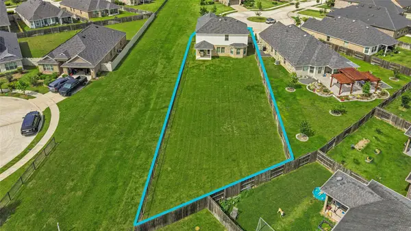 9702 Migrant Hawker Court, Conroe, TX 77385