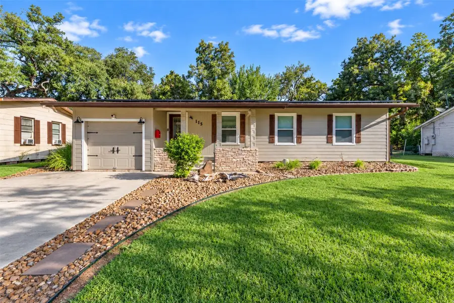 115 Camellia Street, Lake Jackson, TX 77566 - #2