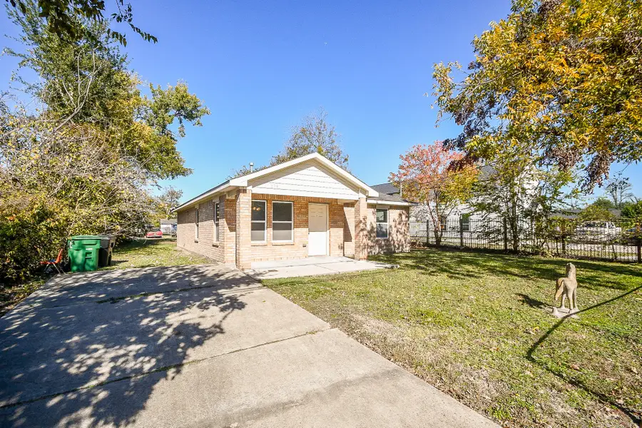 894 N Victory Drive, Houston, TX 77088 - Image #3