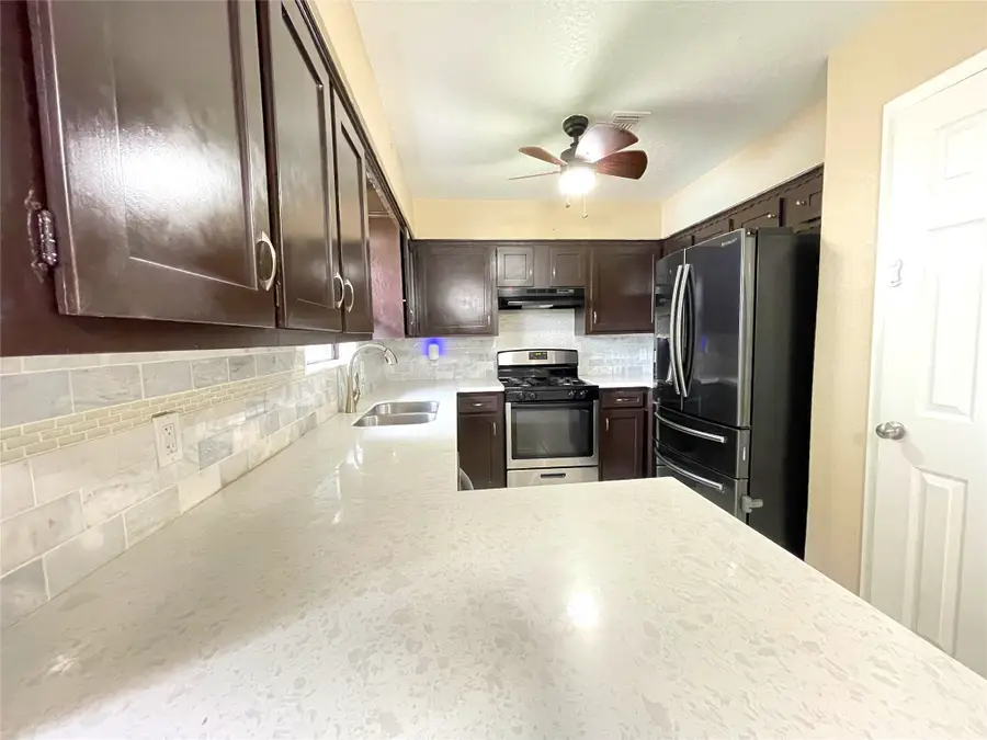 128 Houston Street, Angleton, TX 77515 - #2