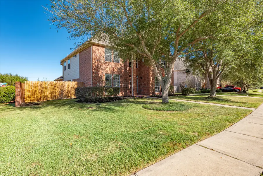 216 Willow Pointe Drive, League City, TX 77573 - Image #3