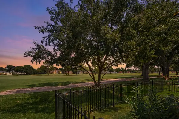 7635 Ameswood Road, Houston, TX 77095