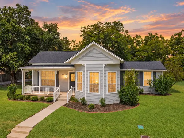 206 Mulberry Street, Hallettsville, TX 77964