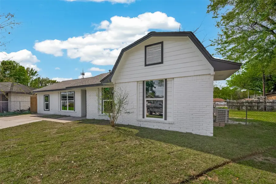 118 W Doverfield Drive, Houston, TX 77037 - #2