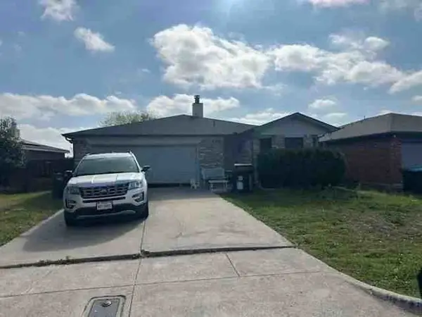 8128 Spruce Valley Drive, Fort Worth, TX 76137