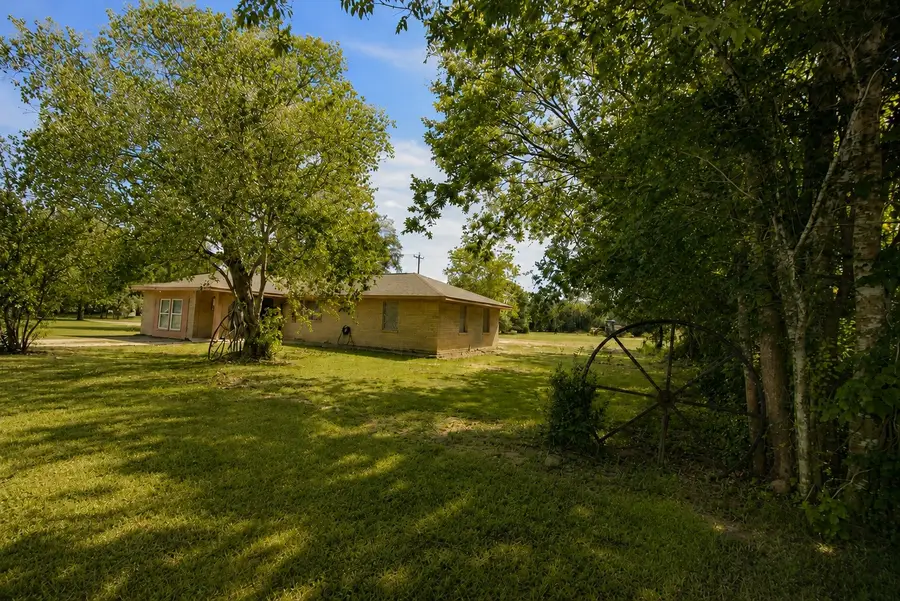 3811 Cedar Street, Damon, TX 77430 - #2