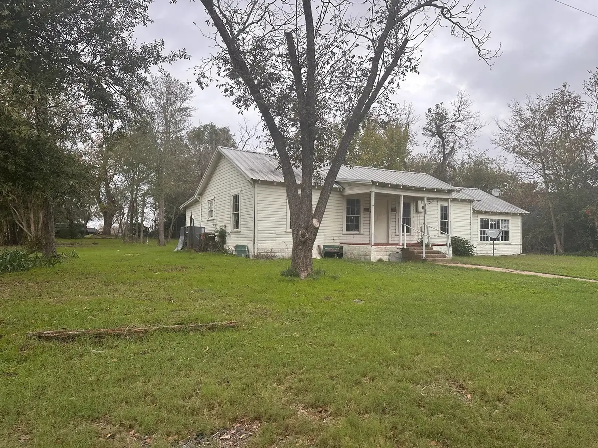 348 Walnut Street, Donie, TX 75838 - Image #1