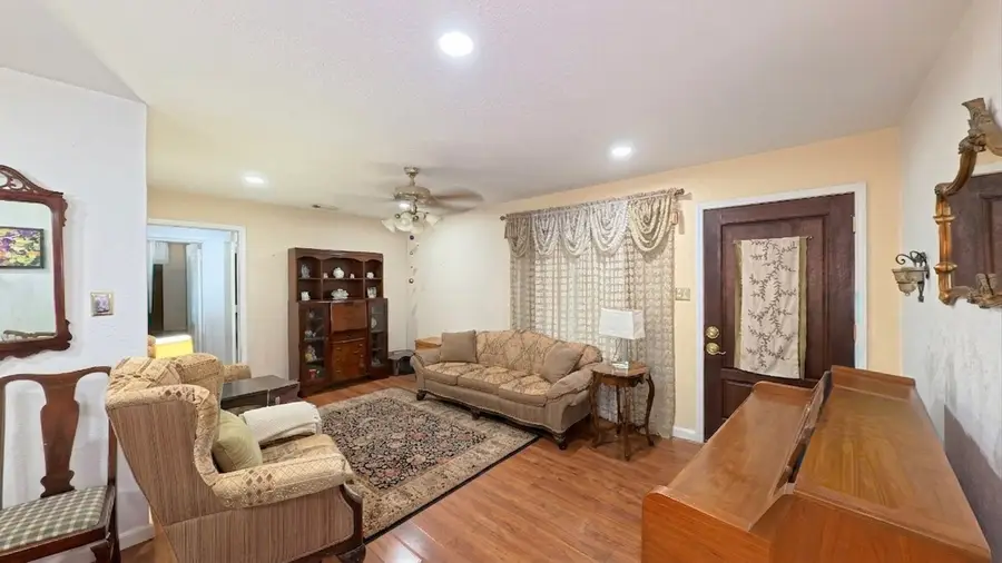 10110 Royal Oaks Drive, Houston, TX 77016 - #2