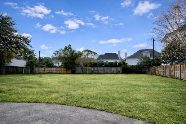 25 W Broad Oaks Drive, Houston, TX 77056