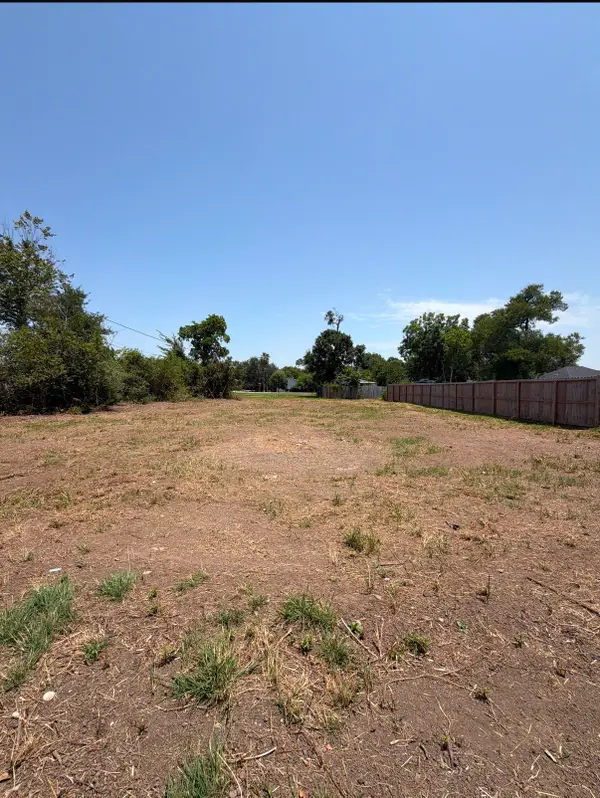 2110 Parkview Ln, La Porte, TX 77571