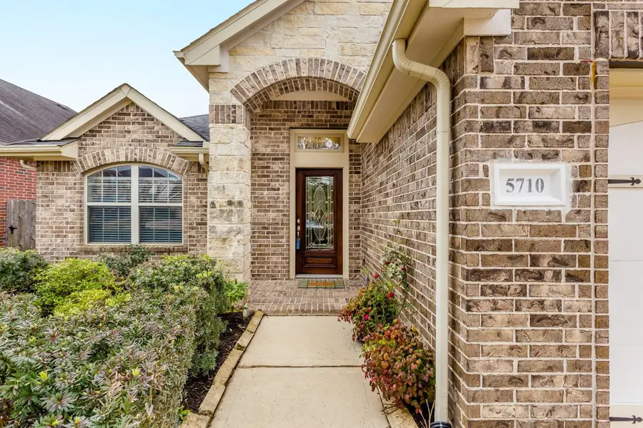5710 Aubrey Oaks Court, Missouri City, TX 77459 - Image #2