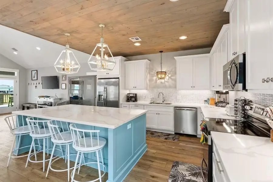970 Pelican Lane, Crystal Beach, TX 77650 - #3