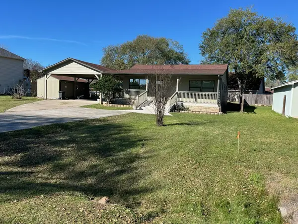 12889 Point Drive, Willis, TX 77318