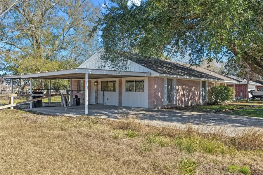 407 Lazy Lane, Anahuac, TX 77514 - Image #2