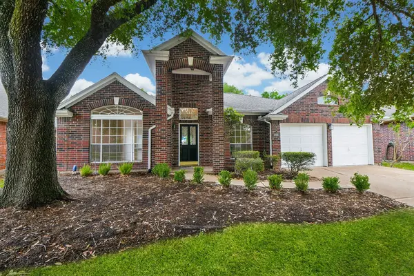 202 Knoll Forest Drive, Sugar Land, TX 77479